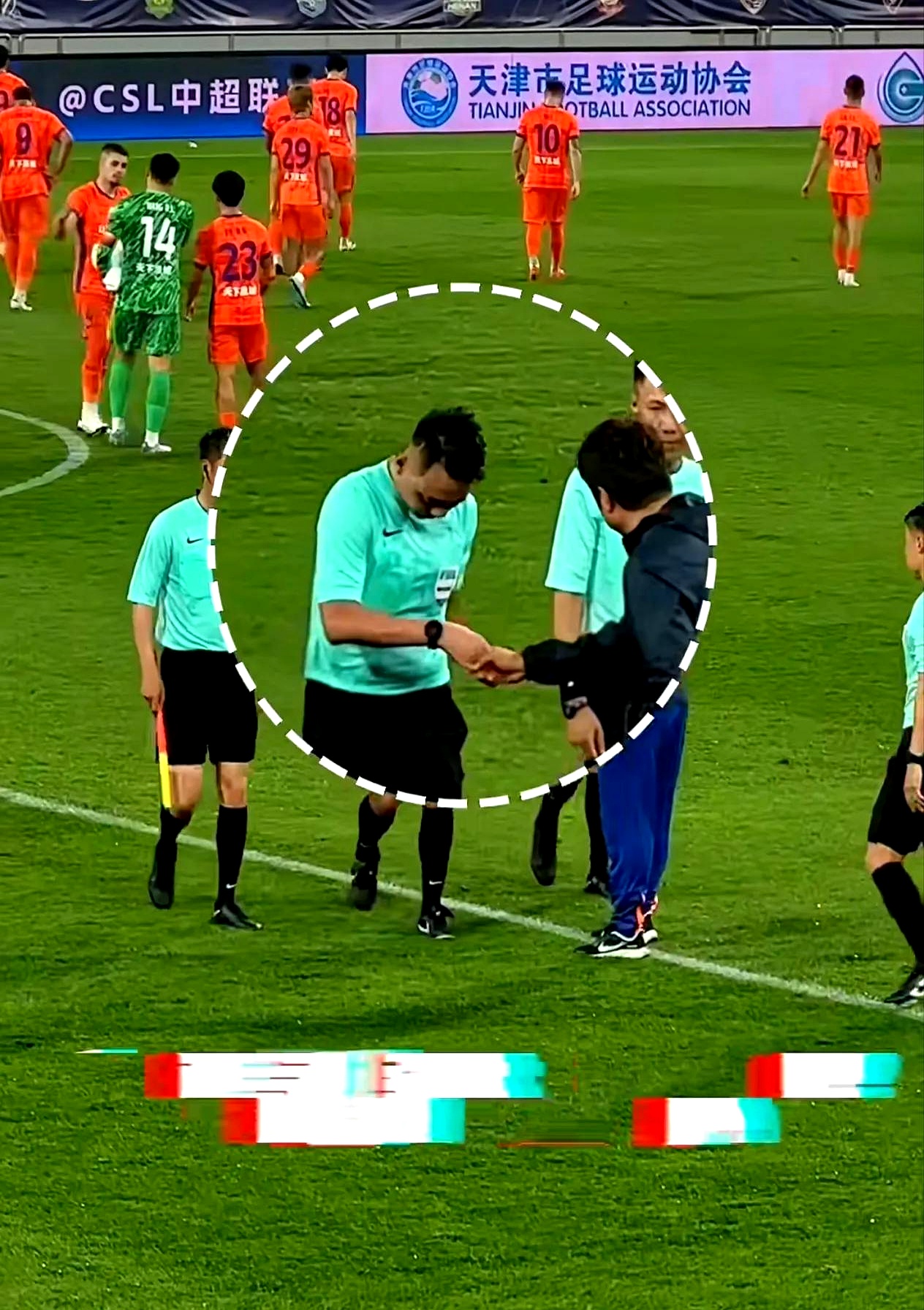 包含国际比赛日山东泰山备战欧冠，状态回暖细节曝光，赛场秩序良好，细节决定成败的词条