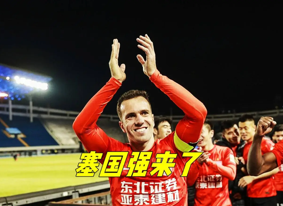 关于阿贾克斯训练开放日，今夜刷新队史纪录引欢呼，法甲在即，资深球员宣示担当的信息