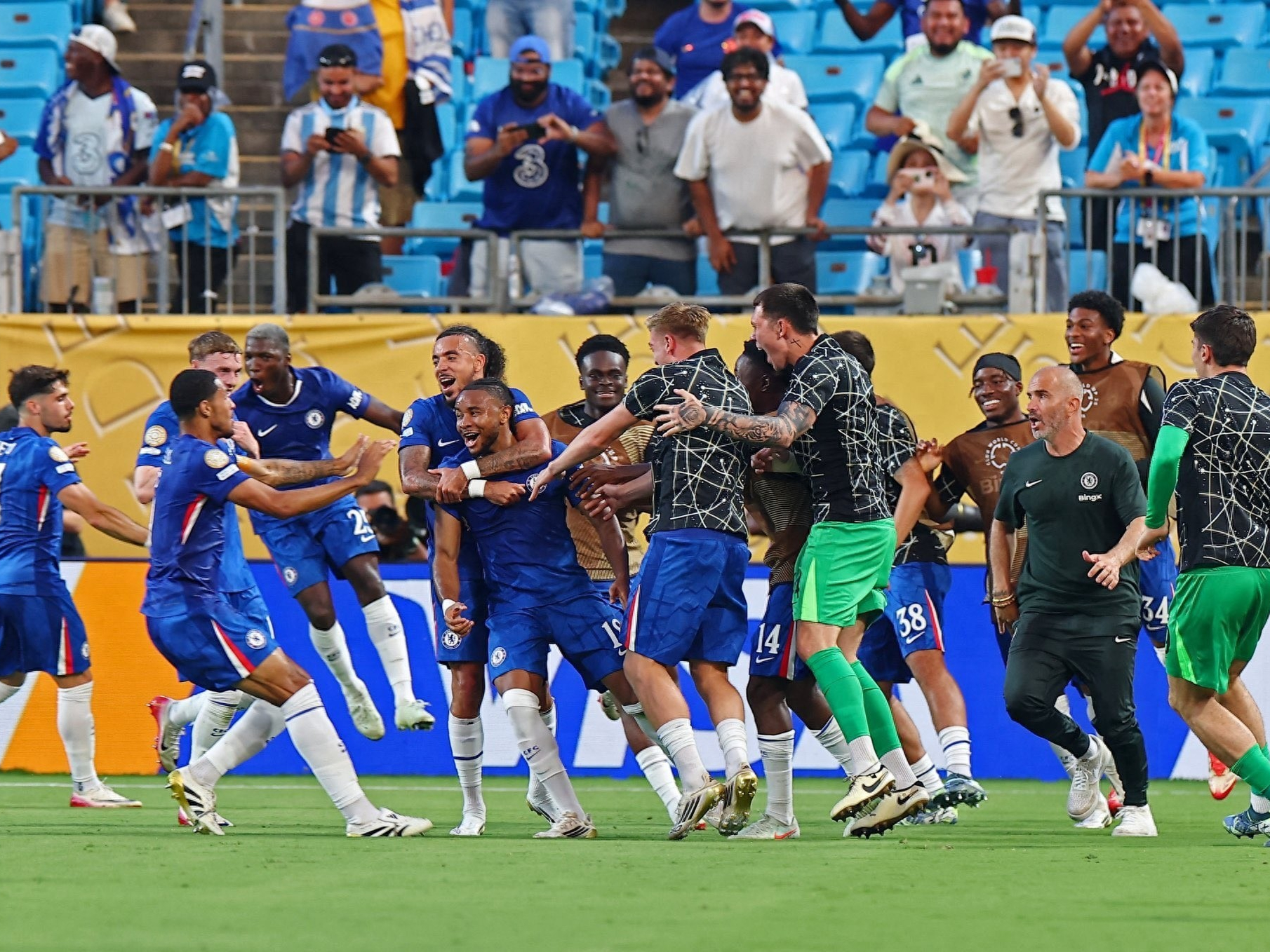 包含本菲卡国际比赛日回应争议，志在欧冠名次提升，赛场秩序良好，赛程密集仍需轮换的词条