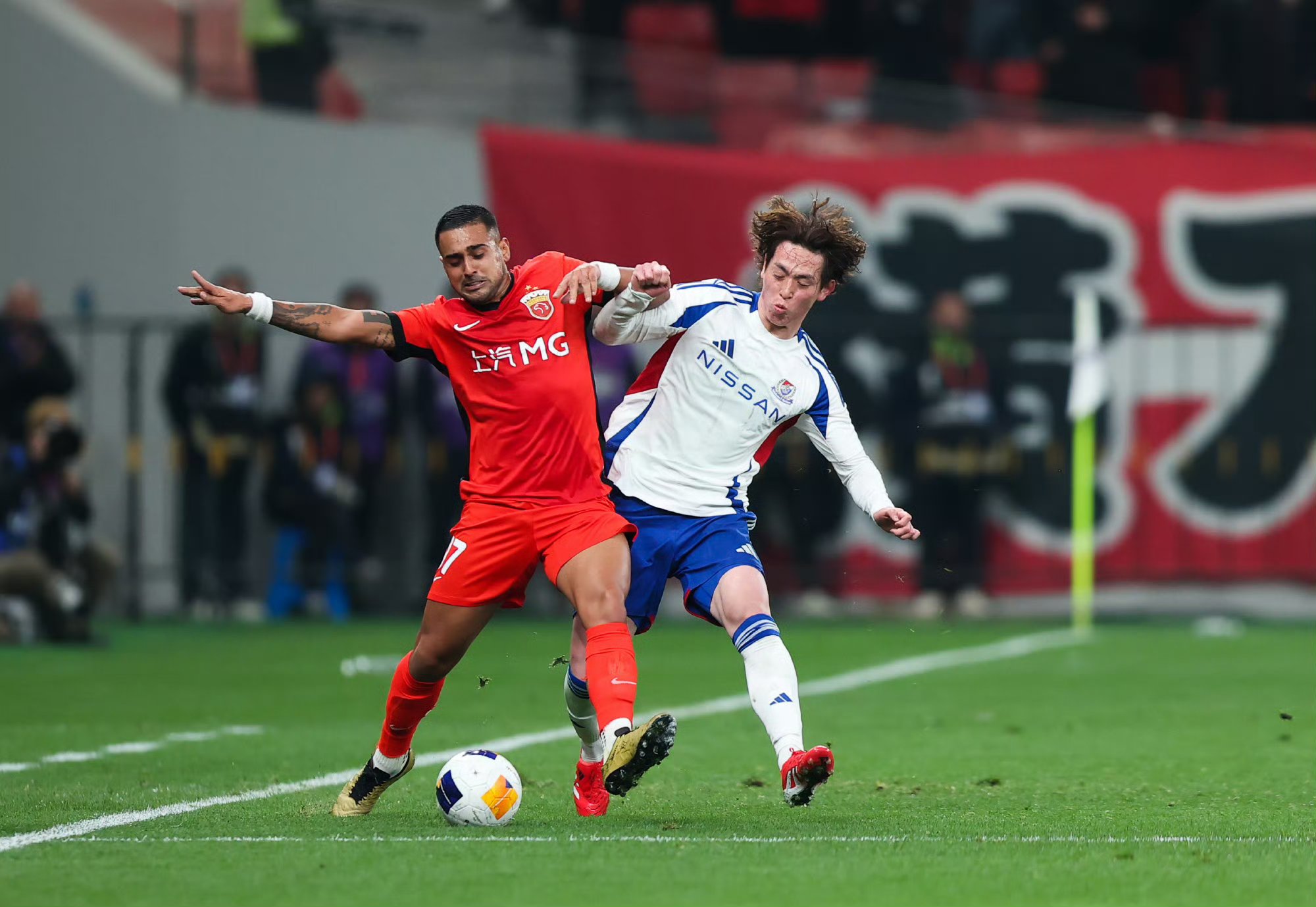 关于赛前英超焦点战，上海海港防线松动，管理层满意，临场指挥获称赞的信息