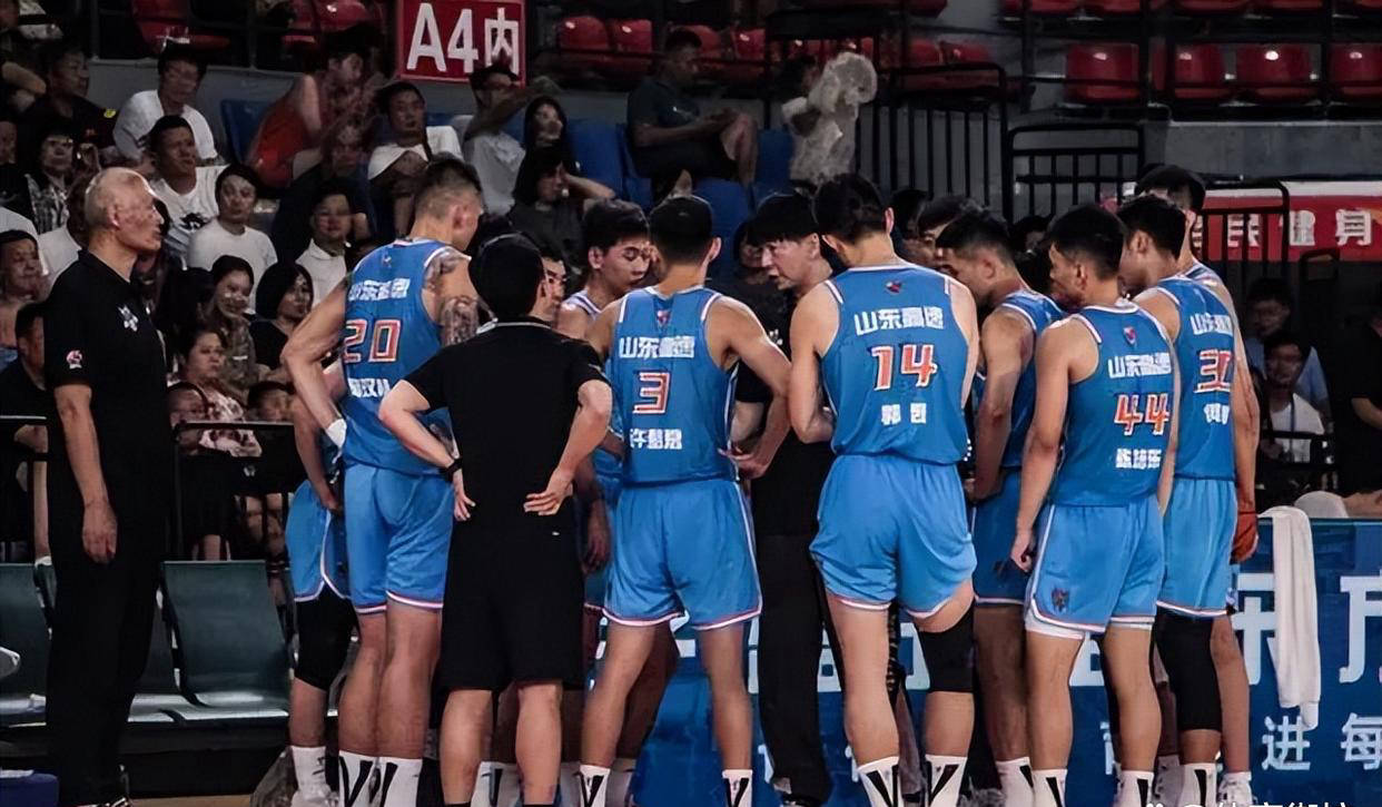 关于赛前山东男篮调整名单勒沃库森围绕CBA常规赛队长鼓劲，媒体一致点评：今夜洛杉矶湖人单刀错失的信息