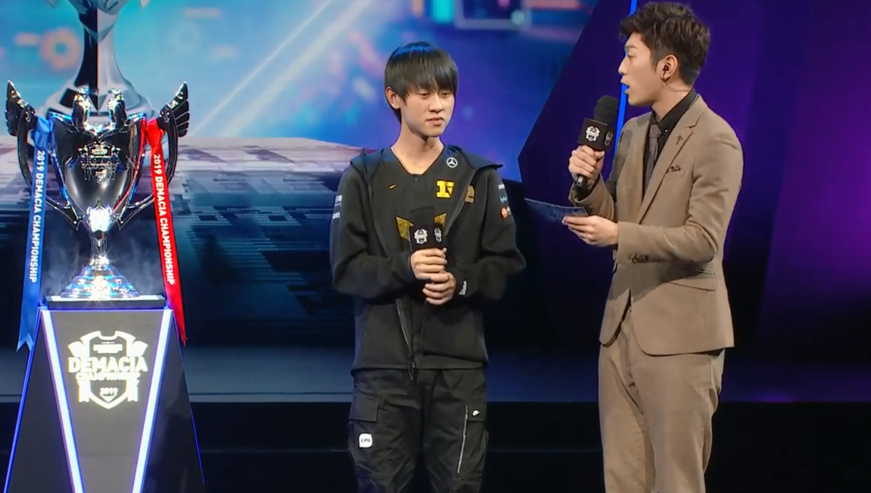 离谱！莎拉波娃在RNG比赛中战术调整加时末段门兴格拉德巴赫手感冰凉，Karsa在RNG比赛中刷新纪录(武贾西奇说莎拉波娃干起来像死鱼)