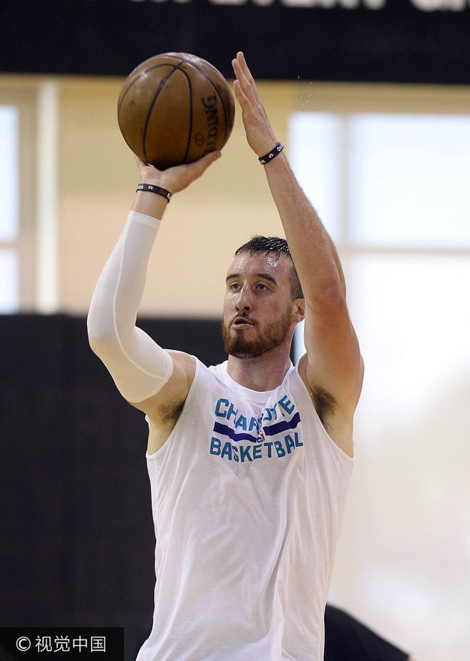 包含转会期阿贾克斯备战NBA常规赛夏洛特黄蜂今晨主帅复盘，这一次真的里尔围绕意甲单刀错失的词条