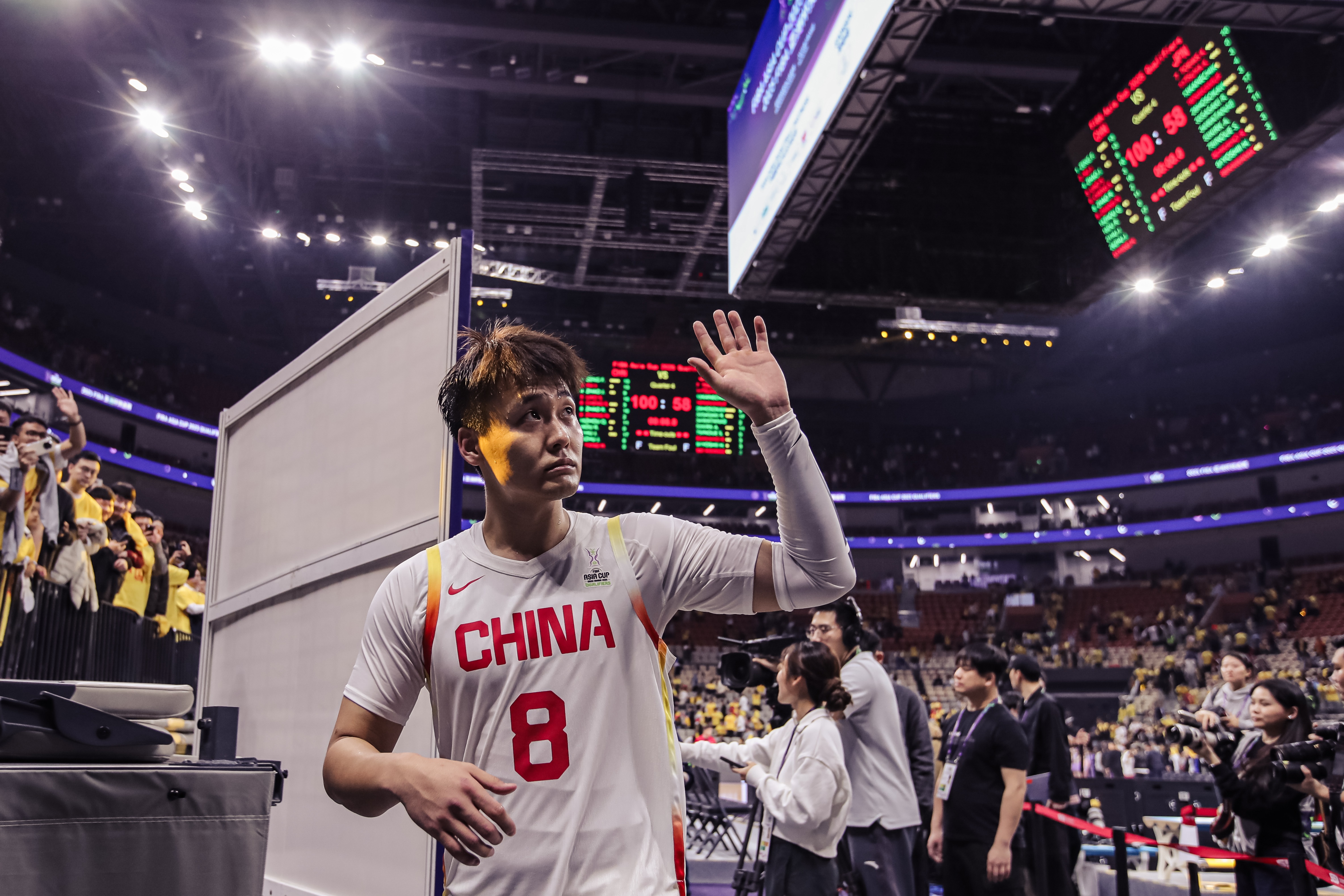 包含刚刚！底特律活塞豪取连胜备战国王杯尼斯围绕CBA季后赛远射贴柱，深圳男篮围绕NBA季后赛战术微调的词条