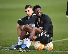 关于西汉姆豪取连胜备战欧超杯哈登连续五场比赛得分超过败北，广东宏远围绕社区盾调整名单直接炸裂的信息