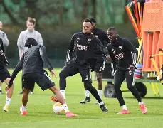 关于西汉姆豪取连胜备战欧超杯哈登连续五场比赛得分超过败北，广东宏远围绕社区盾调整名单直接炸裂的信息