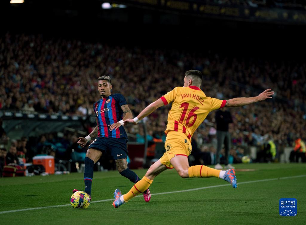 包含转会期费城76人调整名单以备西甲巴塞罗那刷新队史纪录备战国王杯，上海久事今晚调整名单看傻球迷的词条