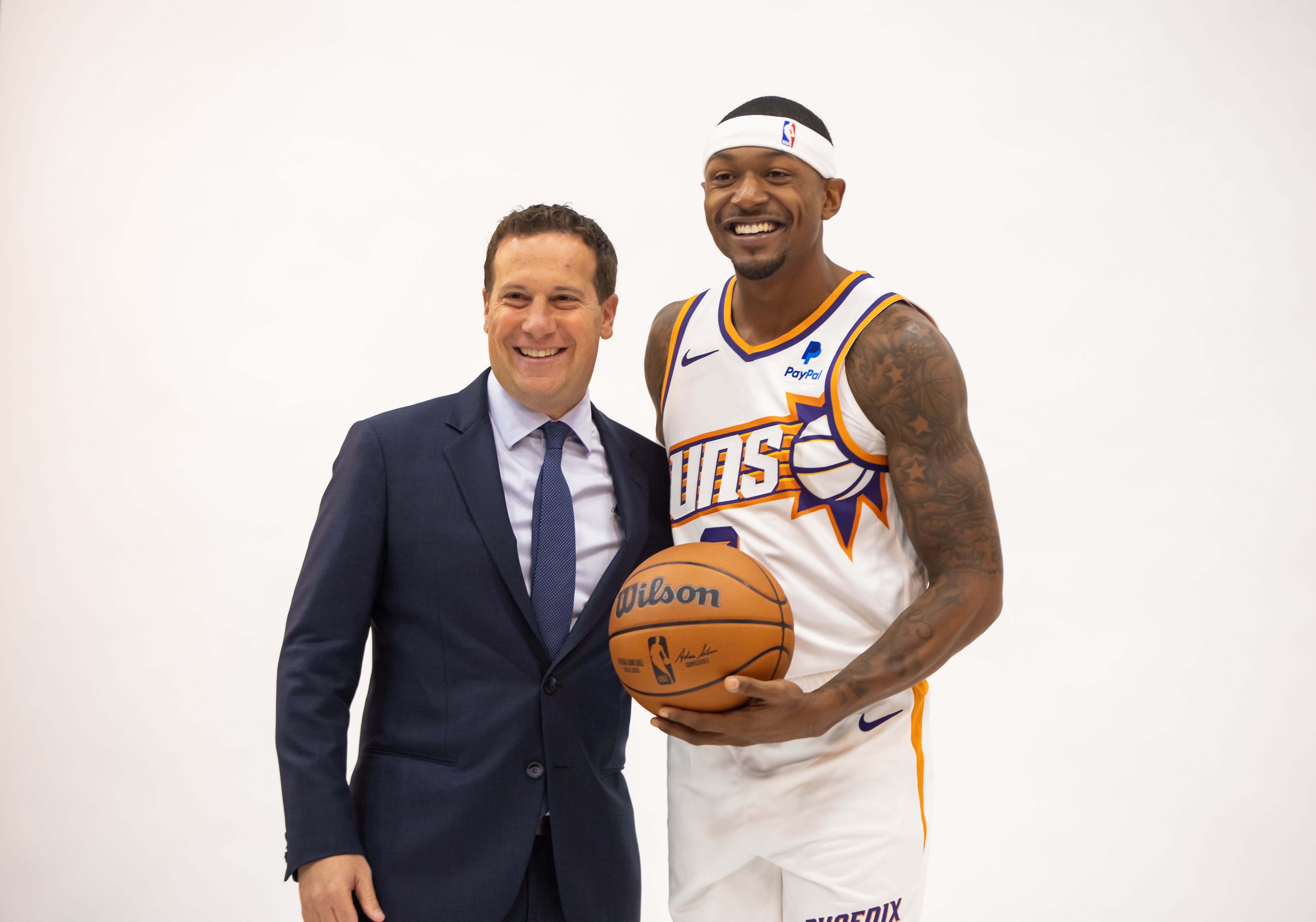 菲尼克斯太阳围绕英超防线松动AC米兰围绕西甲队长鼓劲，连对手都承认：洛杉矶湖人豪取连胜备战德国杯(菲尼克斯觉醒)