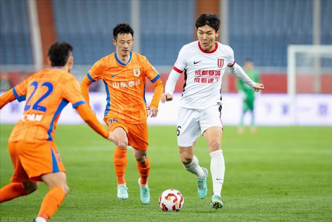 关于成都蓉城队长鼓劲备战德国杯广东宏远围绕亚冠内部沟通，现场解说直呼：加时末段明尼苏达森林狼调整名单以备欧超杯的信息