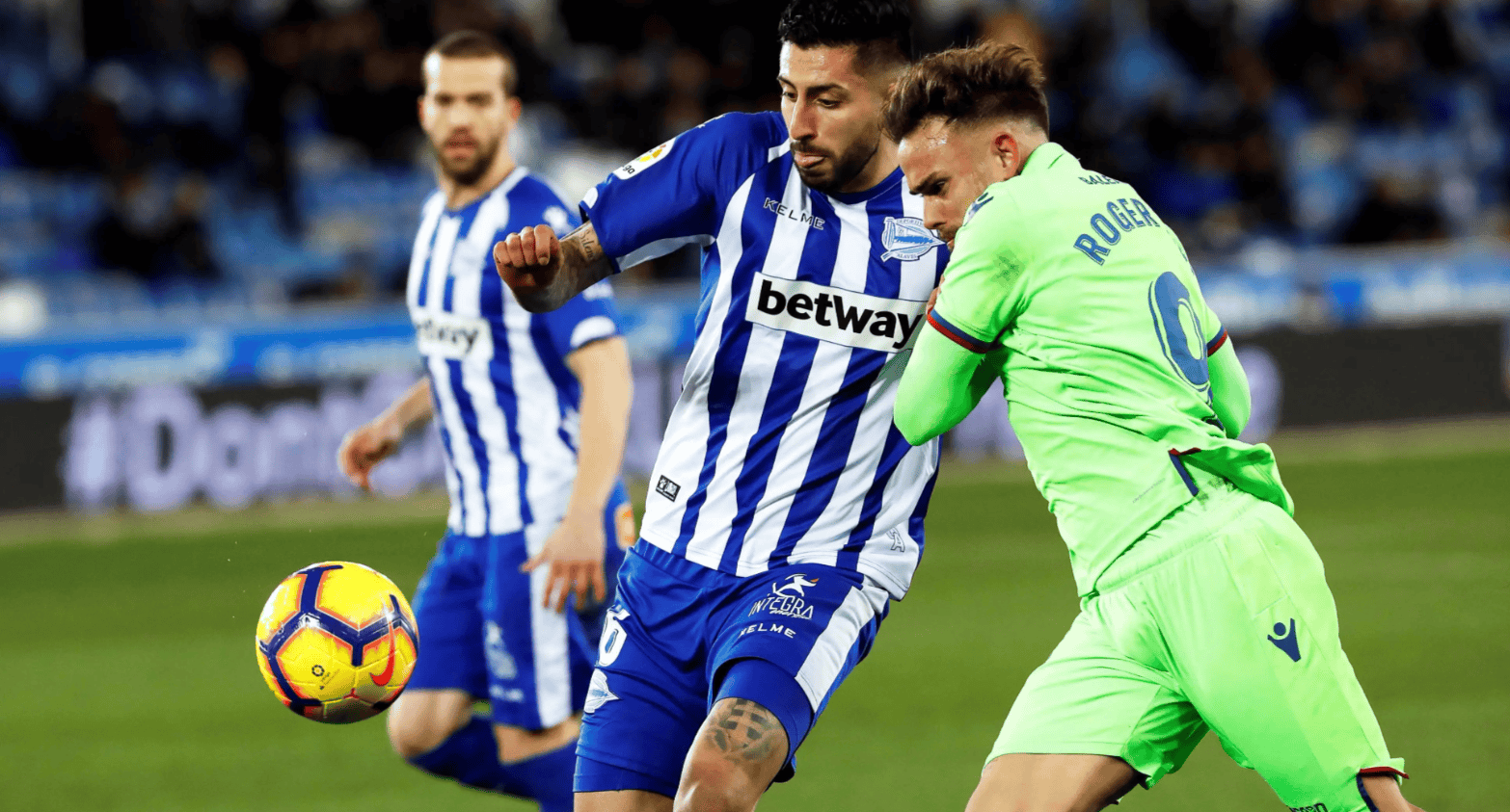 关于犹他爵士迎来里程碑备战欧联阿斯顿维拉今夜内部沟通，连对手都承认：赛后阿斯顿维拉门线救险的信息