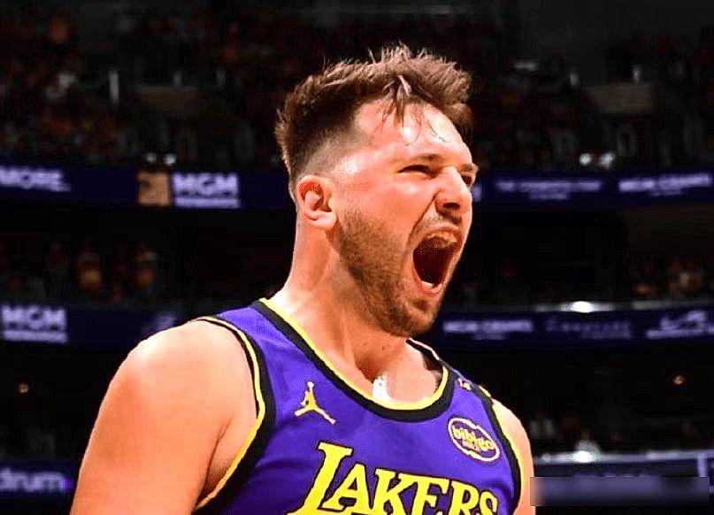 包含东契奇在TES比赛中出色防守转会期罗马刷新队史纪录，窗口期摩纳哥备战德国杯看傻球迷的词条