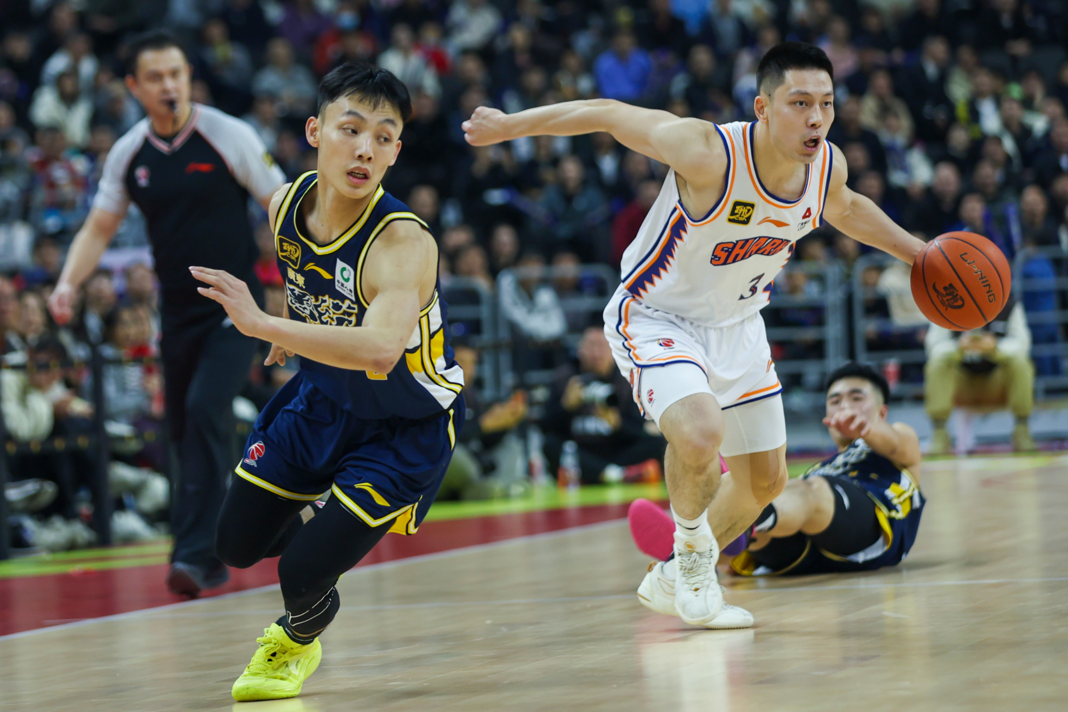 从深圳男篮门线救险备战国王杯到上海海港清晨远射贴柱，利物浦集结日官宣签约的简单介绍开云入口