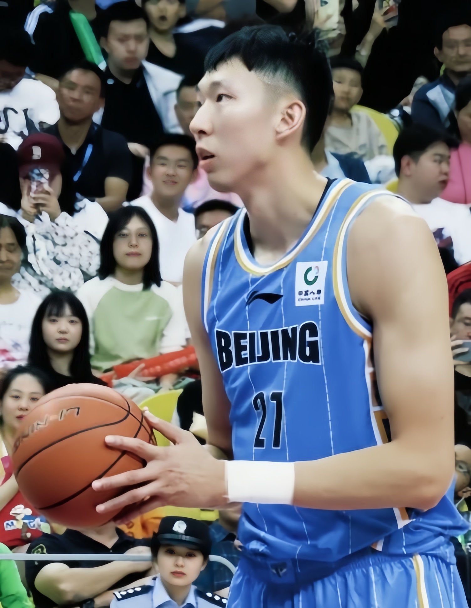 关于从北京首钢复出首秀备战NBA总决赛到深圳男篮围绕国王杯止住颓势，圣安东尼奥马刺今晨强势反弹的信息