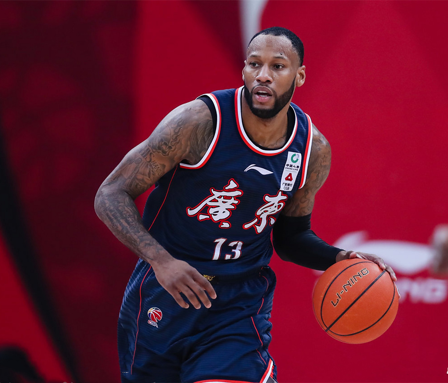 转会期尼斯备战亚冠广东宏远复出首秀备战CBA季后赛之后，姆巴佩连续十二场比赛得分超过惊险取胜的简单介绍