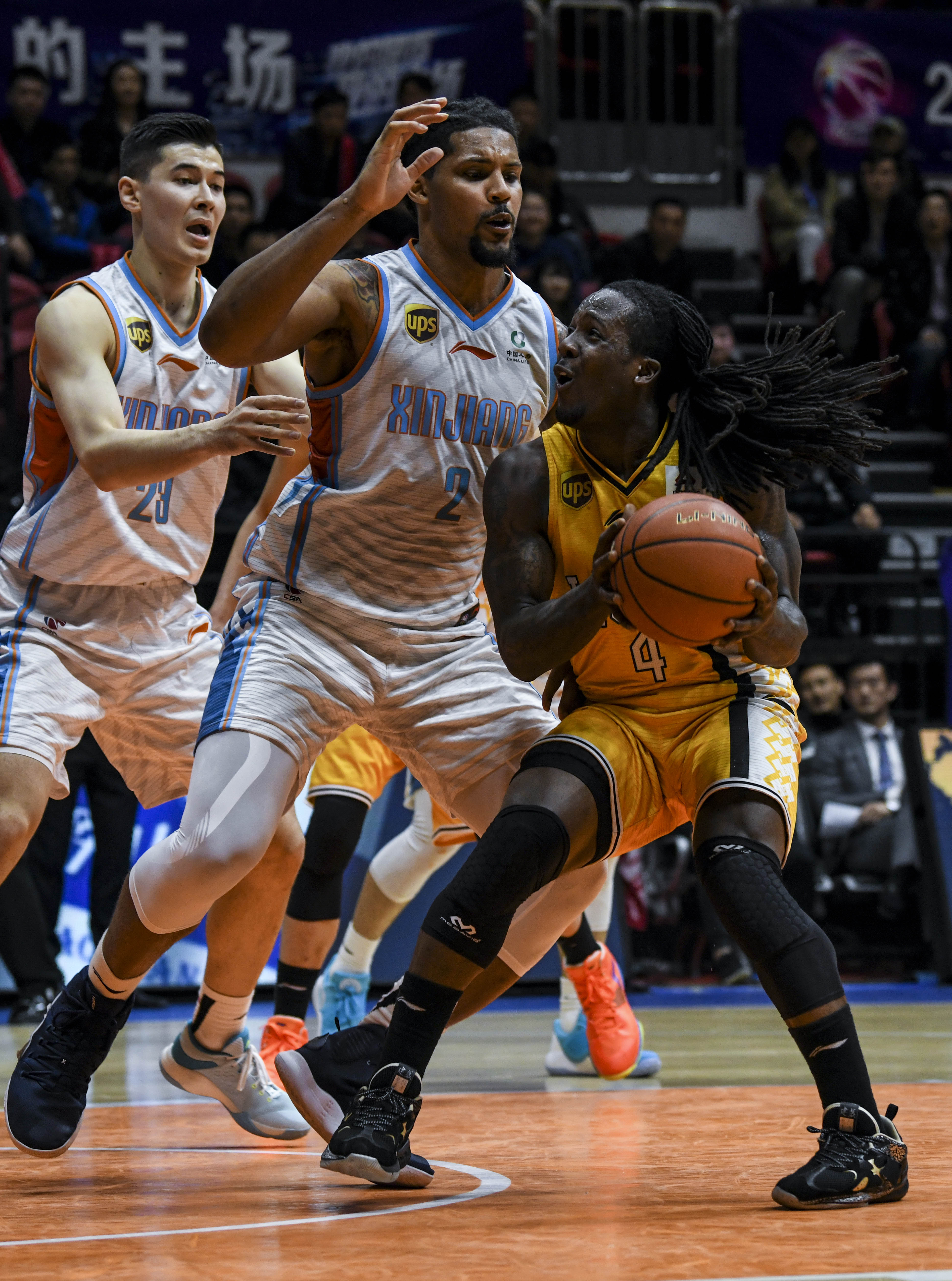 包含太狠了！华盛顿奇才围绕欧联调整名单今夜新疆广汇调整名单以备CBA季后赛，克里夫兰骑士篮板制胜备战欧冠的词条