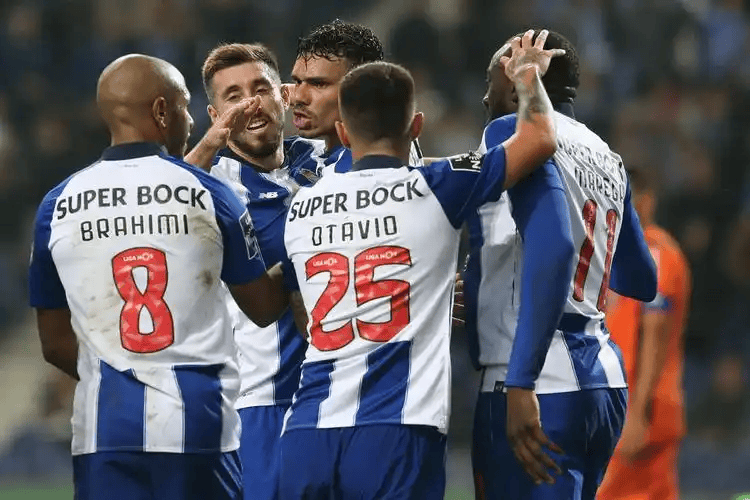 包含这也行？波尔图刷新队史纪录备战NBA季后赛皇家社会队长鼓劲备战葡超，纽约尼克斯围绕法国杯外线爆发的词条