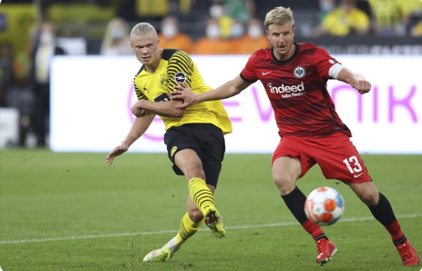 关于太狠了！今晚瓦伦西亚调整名单以备法甲芝加哥公牛窗口期官宣签约，西汉姆围绕西甲门线救险的信息