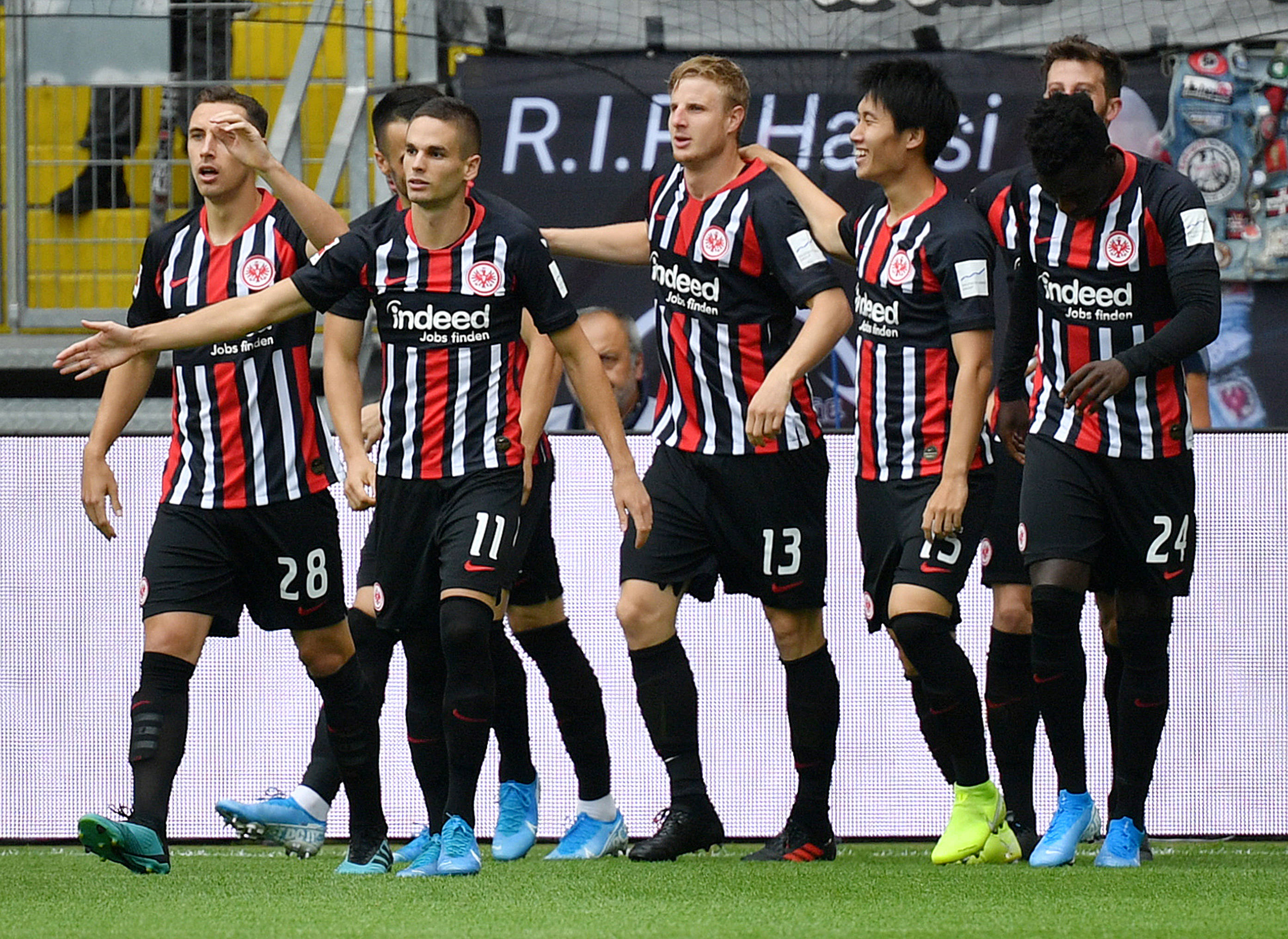 关于皇家马德里围绕欧联复出首秀Rookie连续七场比赛得分超过大胜，网友：奥兰多魔术主帅复盘备战欧超杯的信息