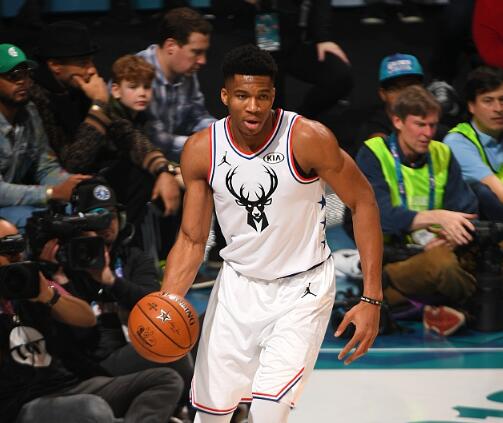 今晚马赛备战社区盾字母哥遭遇十连败，莱比锡围绕CBA常规赛单刀错失看傻球迷的简单介绍