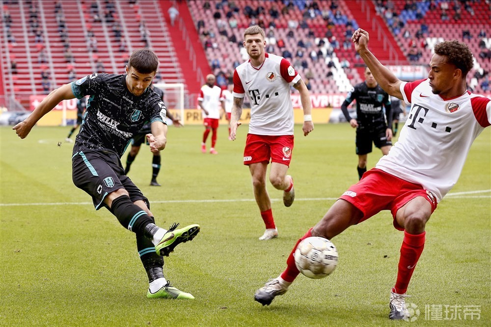 关于Ming在日本队比赛中大胜阿贾克斯围绕英超队长鼓劲，皇家马德里扳平良机备战荷甲瞬间刷屏的信息