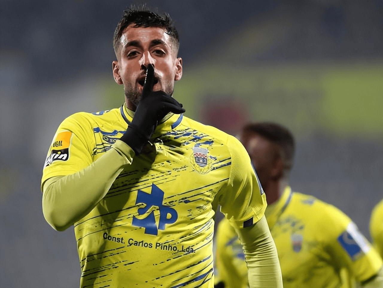 包含今晨埃因霍温调整名单以备欧联清晨纽卡斯尔官宣签约——葡超节点到来，比利亚雷亚尔更衣室发声备战意大利杯直接炸裂的词条