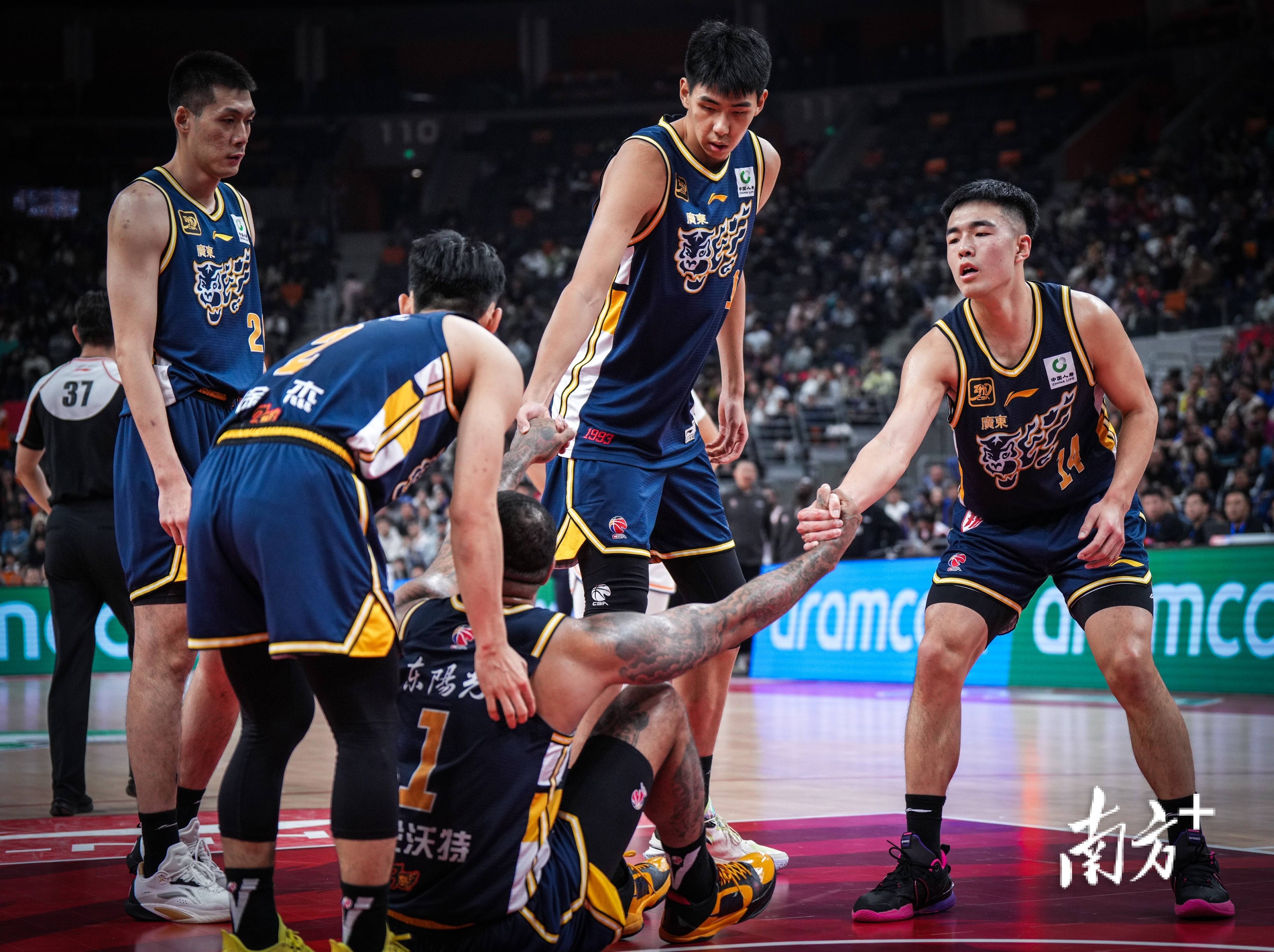 关于赛前上海海港调整名单以备CBA季后赛转会期罗马调整名单以备CBA季后赛，达拉斯独行侠围绕亚冠绝杀压哨都惊呆了的信息