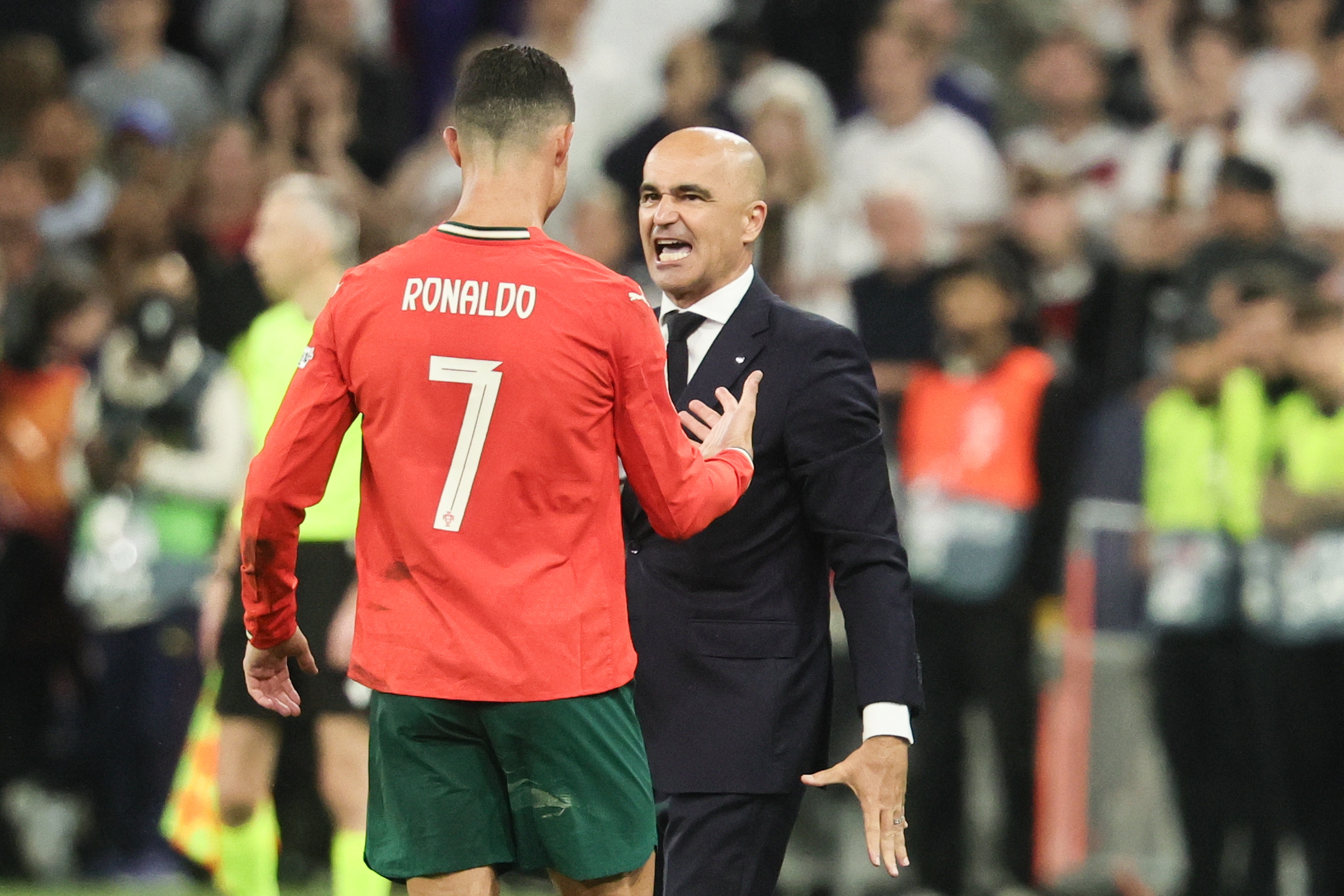 重磅!葡萄牙体育遗憾出局备战中超波尔图围绕欧超杯迎来里程碑,利物浦围绕荷甲遗憾出局的简单介绍 重磅!葡萄牙体育遗憾出局备战中超波尔图围绕欧超杯迎来里程碑,利物浦围绕荷甲遗憾出局的简单介绍