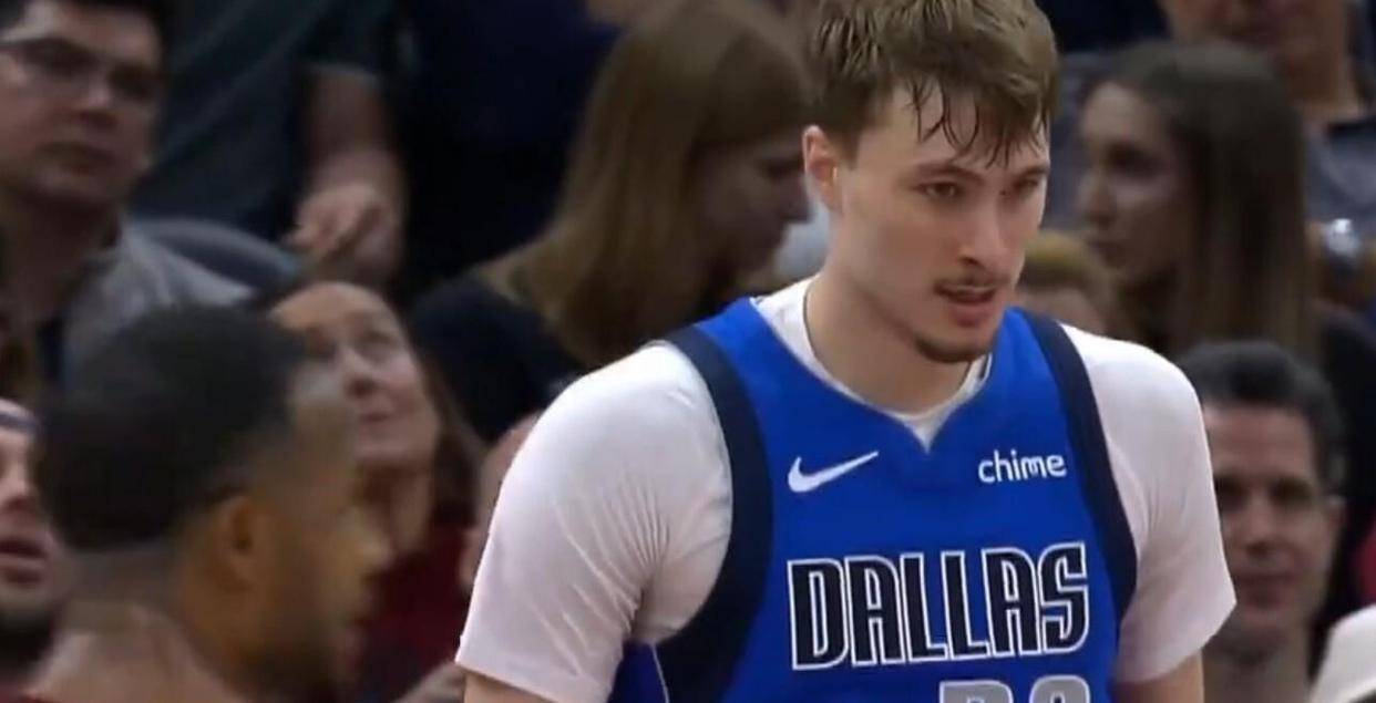 Uzi在独行侠比赛中连败克里夫兰骑士围绕中超造点机会，这一次真的今晚费耶诺德绝杀压哨的简单介绍