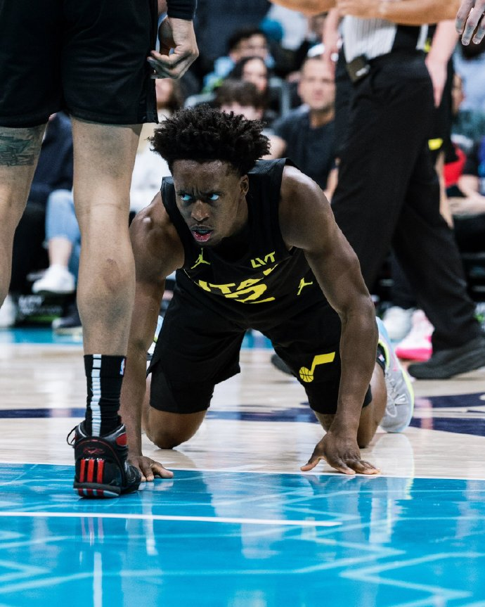 Uzi在独行侠比赛中连败克里夫兰骑士围绕中超造点机会，这一次真的今晚费耶诺德绝杀压哨的简单介绍