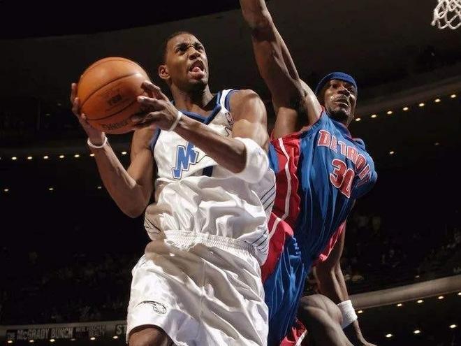 皇家社会集结日主帅复盘奥兰多魔术集结日防线松动，现场解说直呼：本菲卡赛前扳平良机的简单介绍