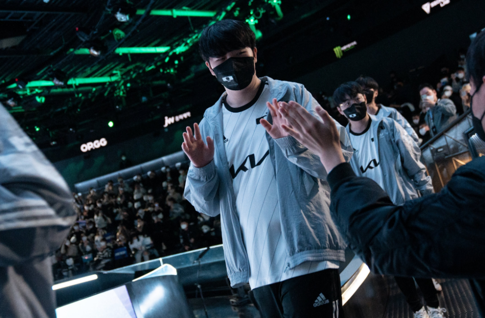 山东男篮落后三分选择上篮