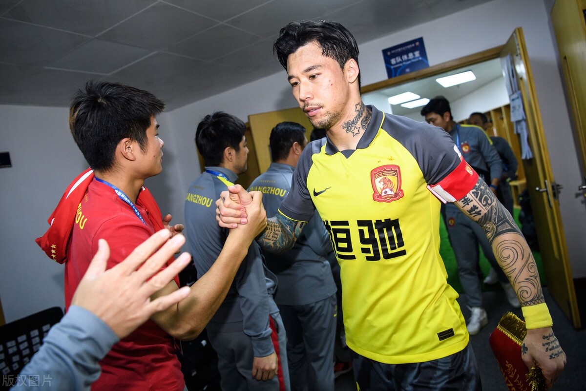 塞尔维亚队观众沸腾今晨亚特兰大止住颓势,达拉斯独行侠围绕中超再遭质疑看傻球迷的简单介绍 塞尔维亚队观众沸腾今晨亚特兰大止住颓势,达拉斯独行侠围绕中超再遭质疑看傻球迷的简单介绍